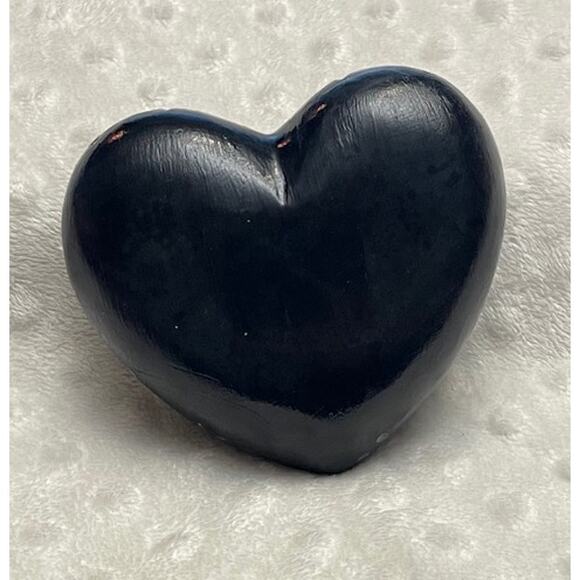 Vintage Hand Carved Heart Shaped Black Soapstone Paperweight w/White Accents - Picture 2 of 5